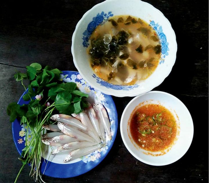 Canh chua me đất nấu cá cơm – Món ngon xứ Huế