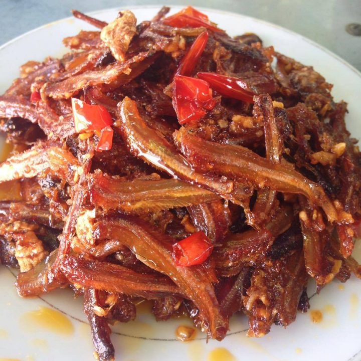 Cá cơm rim – Món ăn ” tốn cơm” của người Huế