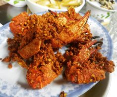 Càng ghẹ rang muối – Món ăn làm điên đảo giới trẻ xứ Huế